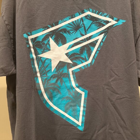 Famous T-Shirt Size X-Large - Picture 3 of 6